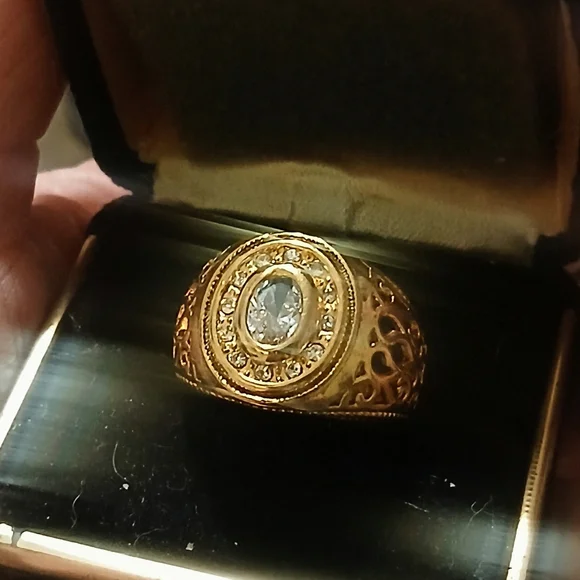 Men’s Gold-Tone Filigree Ring with Clear Center Stone Size 10 - Picture 1 of 1